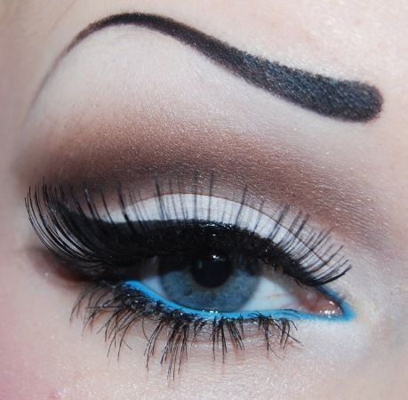 love the blue on the waterline. Alice In Wonderland Makeup, Wonderland Makeup, Blue Eyeliner, Eyeliner Tutorial, Photo Makeup, Black Eyeliner, I Love Makeup, Eye Make, Love Makeup