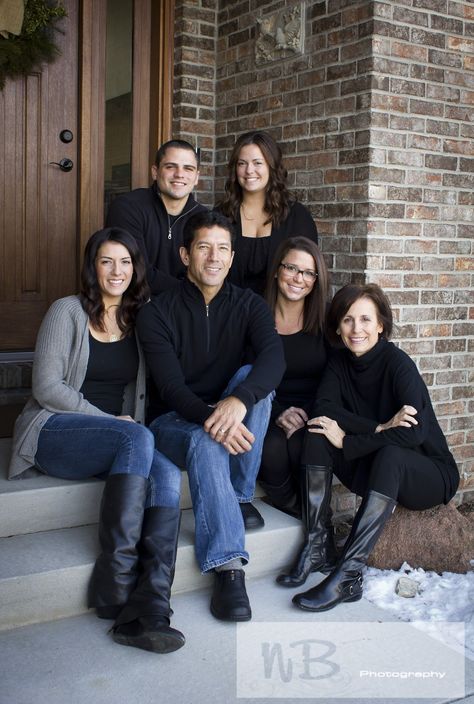 Adult Family Photos, Family Photo Outfits Black, Winter Family Photography, Family Photo Outfits Winter, Large Family Photos, Winter Family Photos, Fall Family Photo Outfits, Family Portrait Poses, Family Picture Poses