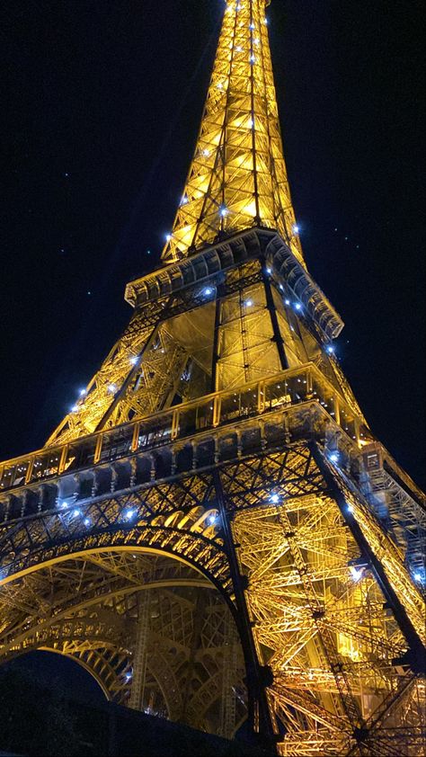 Dinner In Paris, Eiffel Tower At Night, Airplane Wallpaper, Paris Dream, France Aesthetic, Paris Vibes, Paris Wallpaper, Landscape Quilt, Photography Journey