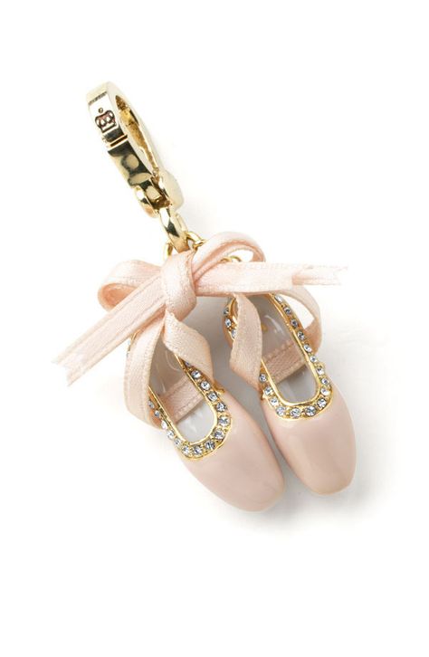 22 Encantadores accesorios para las que aman el Ballet Ballet Jewelry, Charms Pandora, Juicy Couture Charms, Juicy Couture Jewelry, Ballet Slippers, Cute Charms, I Love Jewelry, Pandora Bracelets, Pandora Jewelry