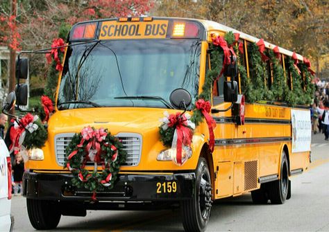 Thomas Built Saf-T-Liner C2 School Bus Dressed Up For Christmas!!! Christmas School Bus Decorations, School Bus Decoration Ideas, Bus Decorations, Holiday Decor Diy Christmas, Christmas Decoration Ideas Diy, Christmas Car Decor, Bus Decor, School Bus For Sale, Holiday Decor Diy