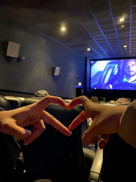 Cinema Date Pictures, Cinema Couple Photos, Movie Theatre Couple Pics, Classic Couple Aesthetic, Cinema Couple Aesthetic, Movie Theater Aesthetic Couple, Couple Cinema Date Aesthetic, Movie Date Pictures Couple, Cinema With Boyfriend