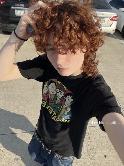 Hair For Curly Hair Men, Short Brown Curly Hair Men, Curly Mullet Round Face, Cute Wavy Hairstyles Short, Trans Ftm Haircuts Curly, Curly Shullet Short, Red Hairstyles With Bangs, Guys With Short Curly Hair, Long Curly Hair Styles For Men