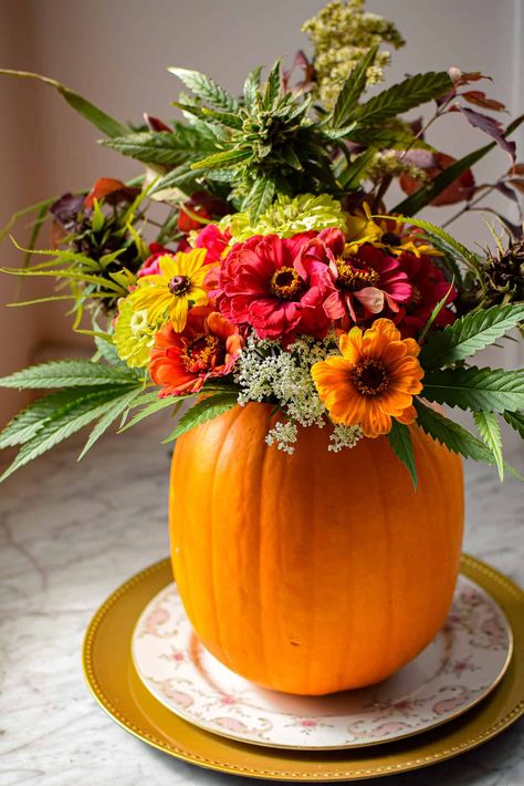 Housewarming Party Ideas, Housewarming Party Decorations, Fall Pumpkin Centerpieces, Small Centerpieces, Thanksgiving Diy, Fall Bridal Shower, Pumpkin Centerpieces, Unique Fall, Floral Craft