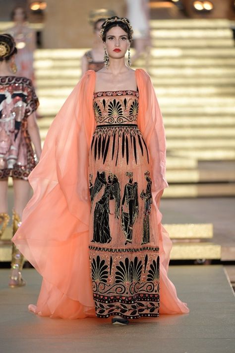 Dolce & Gabbana Herbst/Winter 2019-2020 Haute Couture - Kollektion | Vogue Germany Vogue Germany, Dolce E Gabbana, Vogue Paris, Couture Collection, Dolce & Gabbana, Moda Fashion, Couture Fashion, Runway Fashion, High Fashion