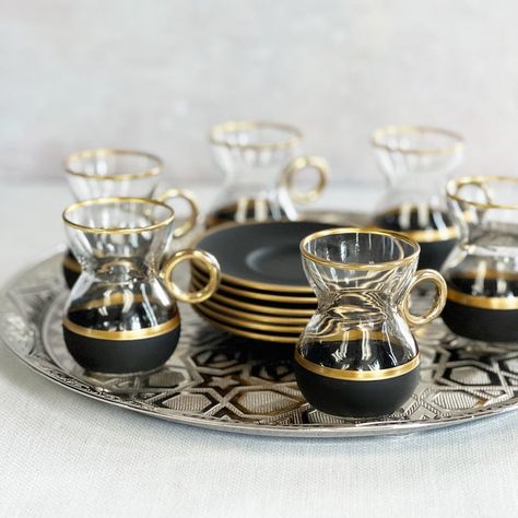 Search Tea + Linen Tea Set Display, Turkish Tea Set, Turkish Tea Cups, Cafe Ideas, Turkish Tea, Tea Garden, Black Vegan, Brewing Tea, Cup Set