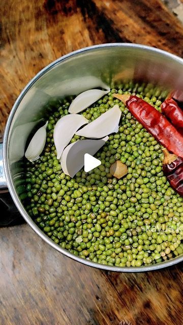 Kayus Kitchen on Instagram: "Grind Green Gram Try this New Healthy recipe , Trust me u will love it ❣️ Lunch Box Series Episode 6 ❣️  Ingredients   Things to be roasted n coarsely grinded :- Green gram 1/4 cup Garlic with skin 6 cloves  Red chillies 3 Cumin seeds 1/2 tsp  Pepper 1 tsp  Few curry leaves  Peanut oil 2 tbsp  Cumin seeds 1 tsp  Onion 2 medium size, finely chopped  Tomato 2 , medium size roughly chopped  Salt to taste  Rice 1 cup, soaked for 15 mins  ( I hv used Seeraga samba Rice ) Water 2.5 cups  ( 2 cups water for Rice n 1/2 cup water for dal ) Ghee 1-2 tsp Salt to taste   #kayuskitchen #pachaipayarusadam #greengrampulao #greengramrice #pachaipayarurice #pachaipayarupulao #greengramrecipes #lunchboxseries #lunchboxideasforkids #easylunchboxrecipes #reels #reelkarofeelkaro #c Green Gram Curry, Less Oil Indian Recipes, Sabudana Recipes Videos, New Dishes Recipes Veg, Green Gram Recipes, Oat Recipes Healthy Breakfast, Raw Dinner, Indian Lunch Box, Sabudana Recipes