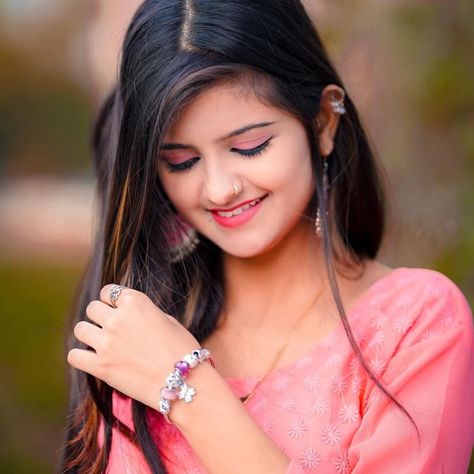 saniya shaikh Saniya Shaikh, Cute Girl Dp, Blur Image Background, Blur Image, Afghan Fashion, Pakistani Fancy Dresses, Girls Dp Stylish, Boy Pic, Image Background