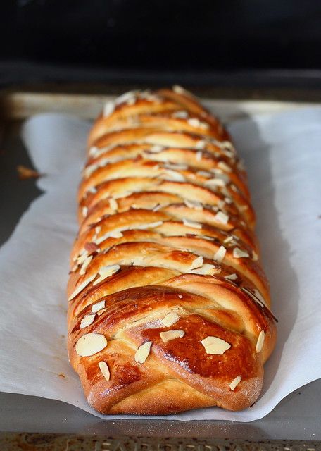 Cardamon Bread, Cardamom Bread Recipe, Estonia Food, Cardomom Recipes, Lingonberry Recipes, Swedish Bread, Cardamom Bread, Lingonberry Jam, Cardamom Recipe