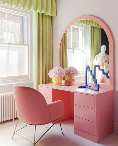 Millenial Pink, Eva Chen, Hiasan Bilik Tidur, Dekorasi Kamar Tidur, Office Look, Muscle Tee, Room Ideas Bedroom, Dream House Decor, Interior Inspo