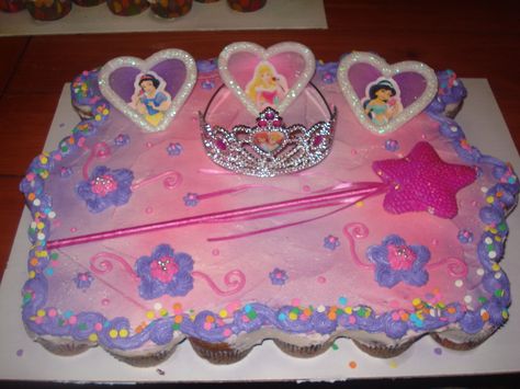 Princess Cupcake Cake, Cupcakes Princesas, Disney Princess Cupcakes, Princess Cupcake, Childhood Aesthetic, Princess Cupcakes, Nostalgic Pictures, Childhood Memories 2000, 2000s Nostalgia