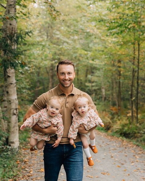 I feel like this is life with twins in a nutshell. Love this sweet family!! Family Photos With Twin Babies, Twins Family Photoshoot, Twin Family Photoshoot, Family Photos Twins, Georgia Photoshoot, Twin Pictures, Fam Pics, Toddler Pictures, Photo Posing