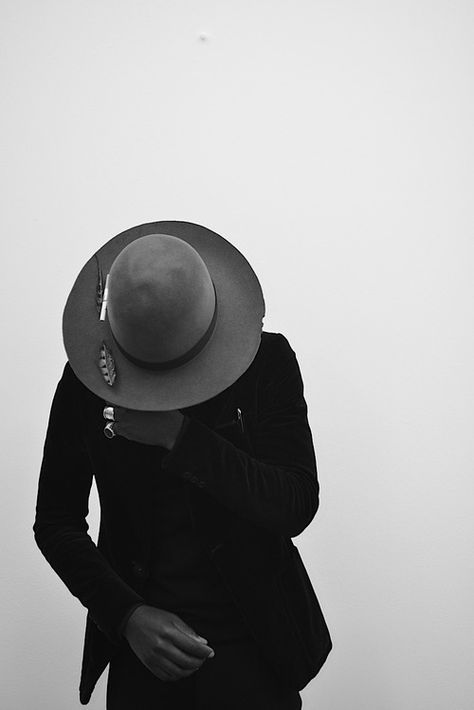 All Black suit x Hat Rodney Smith, Le Male, Mans World, Black And White Photography, Fedora, Hats For Men, Black Fashion, Fashion Photography, Urban Outfitters