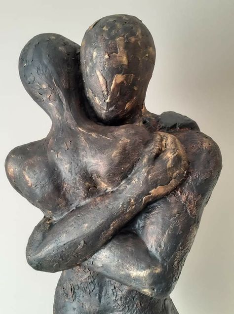 Sculptures Of Lovers, Sculptures With Deep Meaning, Emotional Clay Sculpture, Black Sculpture Art, Ceramics Projects Sculptures & Statues, Hugging Sculpture, African Art Sculpture, Embrace Art, Couple Sculpture