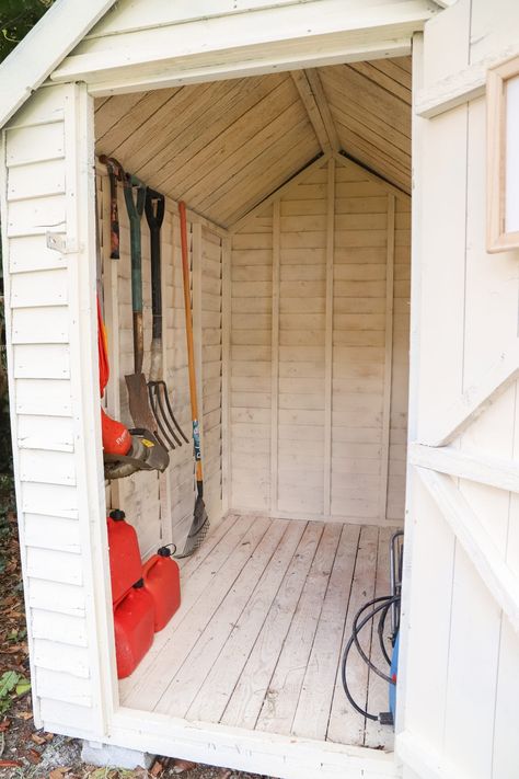 Small shed organisation. Small Shed Paint Ideas, Painted Shed Interior, Small Shed Makeover, Small Garden Shed Organization, Shed Organisation Ideas, Outside Shed Decor, Inside Shed Ideas Storage, Storage Shed Interior Ideas, Small Shed Organization