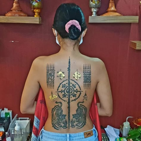 Thailand Back Tattoo, Buddhist Back Tattoo, Hindu Back Tattoo, Apsara Tattoo Khmer, Cambodian Tattoo For Women, Sak Yant Back Tattoo, Sank Yant Tattoo, Sak Yant Tattoo Women, Thai Tattoos For Women