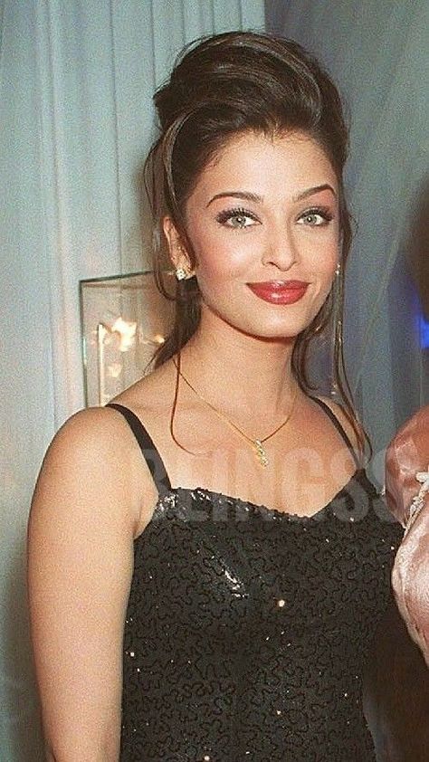 2000s Bollywood, Retro Bollywood Fashion, 90s Bollywood Fashion, Aishwarya Rai Pictures, ऐश्वर्या राय, Amir Khan, Aishwarya Rai Photo, 90s Bollywood, Aishwarya Rai Bachchan