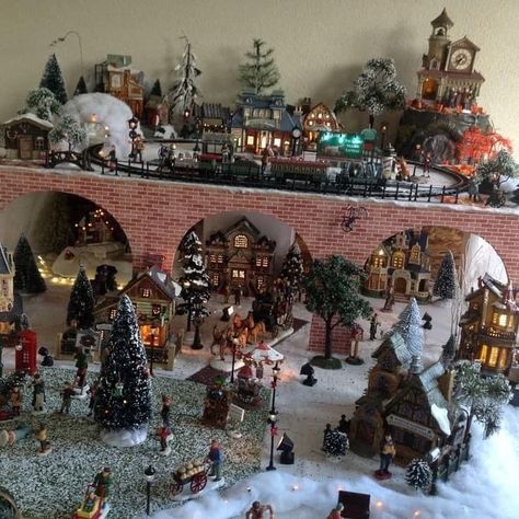 Holiday Village Display, Train Village, Diy Christmas Village Displays, Xmas Village, Tree Village, Christmas Tree Village, Village Ideas, Lemax Christmas Village, Christmas Village Sets