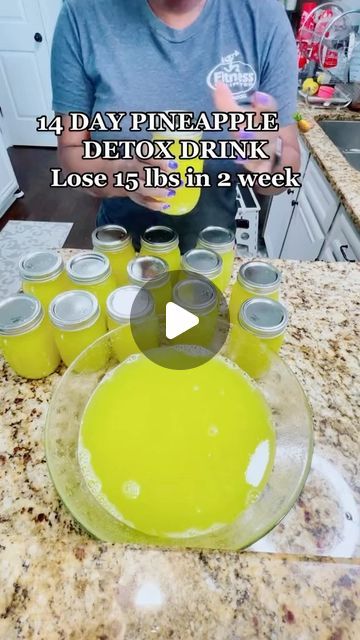 Drink Cleanse, Pineapple Detox, Flat Belly Detox, Smoothie Diet Challenge, Smoothie Ideas, Vitamix Blender, Instagram Recipes, 2024 Recipes, Health Drinks