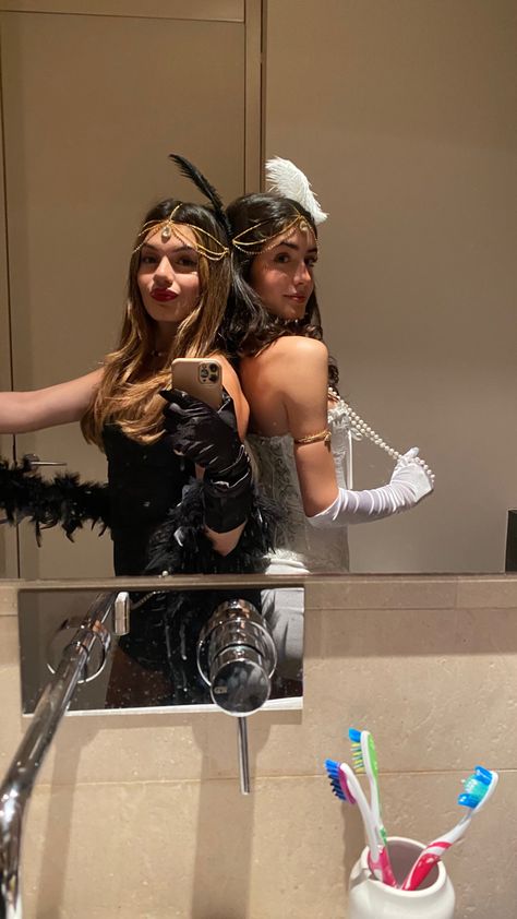 #matchingcostume #halloween #costume #flapper #1920 Flappers Costume Halloween, 1910s Halloween Costume, Hollywood Glam Halloween Costume, Flapper Halloween Costumes Couple, Charleston Halloween Costumes, Original Costume Ideas Women, Roaring 20s Halloween Costume, Flappers Costumes, Collage Halloween Costumes