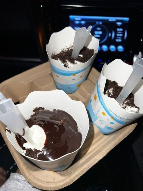 Oreo Mc Flurry, Mc Flurry Oreo Aesthetic, Mcflurry Oreo Aesthetic, Mc Flurry, Period Cravings, Chocolate Mousse Cups, Oreo Milkshake, Car Food, Sweet Corner