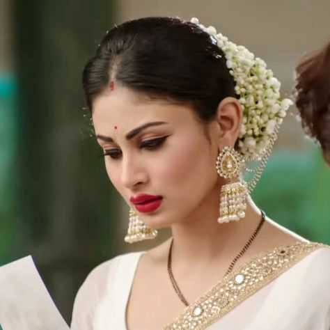 Mouni Roy Naagin, Mouni Roy Dresses, Moni Roy, Indian Hair Color, Latest Bridal Lehenga Designs, Bollywood Aesthetic, Fashionable Saree, Mouni Roy, Fashionable Saree Blouse Designs