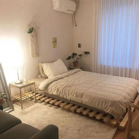 Simple Room Ideas Bedroom Small Spaces Aesthetic, No Bedframe Bedroom Ideas Minimalist, Minimalist Bedroom Cozy Small Spaces, Windowless Bedroom Ideas, Floor Bed Ideas For Adults, Korean Bedroom Ideas, Cozy Small Bedrooms, Small Bedroom Decor, Small Room Design