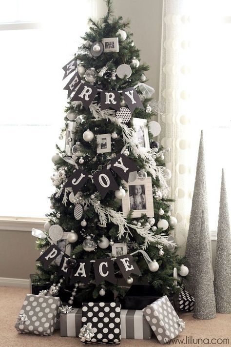 Black, white & silver christmas tree Black White Christmas Tree, Black And White Christmas Tree, Christmas Urns, Amazing Christmas Trees, Christmas Tree Decorated, Black And White Christmas, Black White Christmas, Silver Christmas Tree, Gold Christmas Decorations