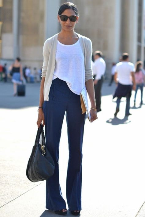 Love high waisted wide leg jeans and this T!! Where to find a descent T??? Minimalisticky Chic, Street Mode, Mode Tips, Jar Centerpieces, Work Flow, Outfit Primavera, Looks Street Style, Style Spring, Business Outfit