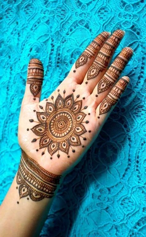 Small Mehendi Designs Circle, Simple Small Mehndi Designs, Mehndi For Small Hands, Mehndi Designs For Small Hands, Mehandi Designs Simple Easy, Easy Mehandi Designs Style, Mehendi Designs Easy, Cute Mehndi Designs, Small Mehndi