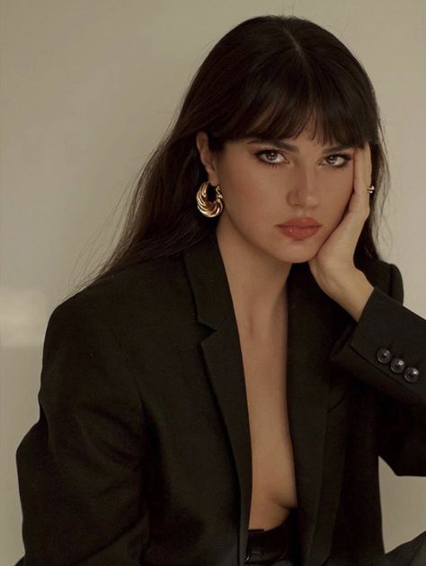 Italian Bangs Hair, Dark Hair Italian Women, 60s Bangs Hairstyles, Dark Straight Hair With Bangs, Parisian Hairstyles Long, French Bangs Hairstyle, Elegant Bangs Hairstyle, Auburn Hair Face Claim, Long Dark Hair With Bangs Round Face