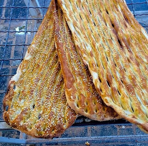 My love "Barbaree" Persian bread Persian Food Vegetarian, Iranian Bread, Persian Bread, Persian Clothing, Kurdish Food, Iran Food, Homemade Pita Bread, Iranian Recipes, Iranian Cuisine