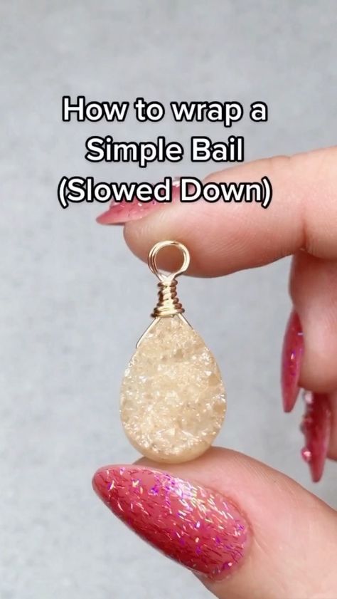 TheBohoBeachBum (@the_boho_beach_bum) posted on Instagram: “How to make a simple bail (slowed down) . . . #makingjewelry #jewelrymaking #jewelrydesigner #jewelrymakingprocess #howto #wireweaving…” • May 5, 2022 at 9:57pm UTC Christmas Jewelry Diy, Diy Jewelry Making Tutorials, Wire Wrapped Stone Jewelry, Wire Wrap Jewelry Designs, Wire Wrapped Jewelry Diy, Wire Jewelry Making, Wire Wrapped Jewelry Tutorials, How To Wrap, Wire Jewelry Tutorial