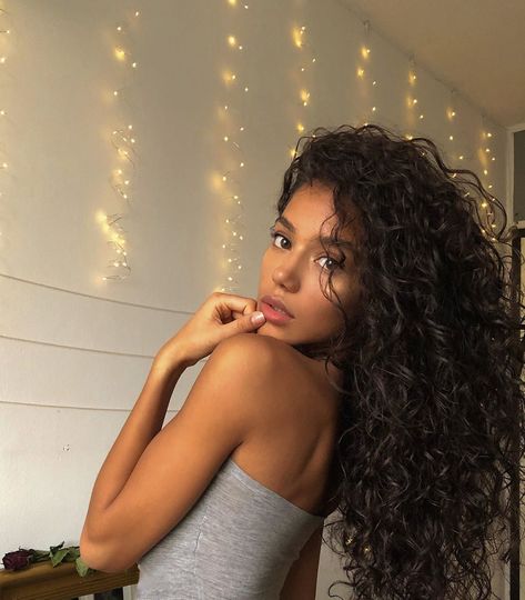 @dinadenoire shared a photo on Instagram: “curls making an entrance” • Apr 10, 2020 at 6:03pm UTC Dina Denoire, Makeup Tip, Side Hairstyles, Curly Hair Inspiration, Grunge Hair, Dream Hair, Long Curly Hair, Curly Girl, Long Curly