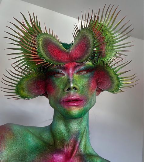 Funky Makeup, Creepy Makeup, Prosthetic Makeup, Venus Flytrap, Creepy Halloween Makeup, Flower Costume, High Fashion Makeup, Face Art Makeup, Rave Makeup