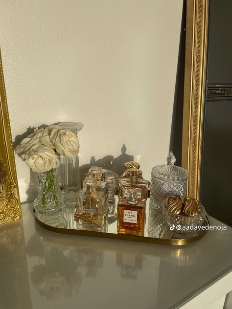 Organize Top Of Dresser, Makeup Beauty Room, Dads Room, First Apartment Essentials, Gold Vanity, Dressing Room Decor, Perfume Organization, Beauty Room Decor, Glam Room