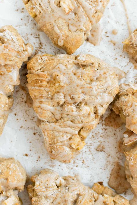 Chai Spiced Apple Scones Vanilla Chai Scones, Apple Chai Scones, Chai Scones Recipe, Apple Butter Scones, Chai Scones, Healthy Scones, British Scones, Apple Chai, Apple Scones