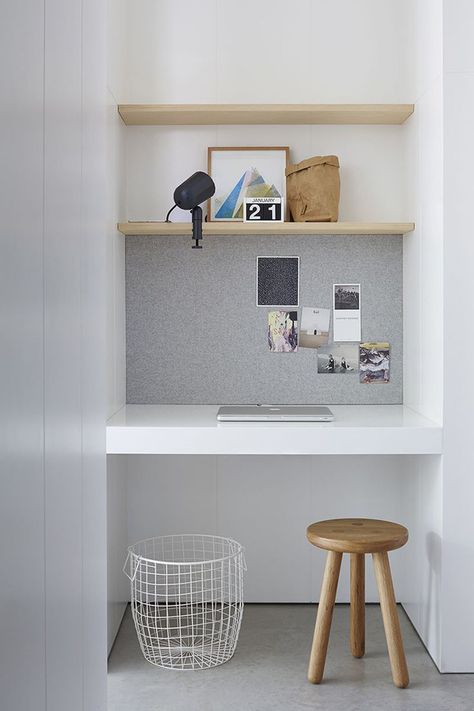 10 Small Home Office Ideas - Lining part of the wall of the alcove with a surface you can attach things to, like a bulletin board or a magnetic board, gives you a spot to stick photos, notes, and reminders to so you've always got inspiration around you while you work. Bedroom Book Shelf, Alcove Desk, Desk Nook, Small Home Offices, Office Nook, Study Nook, Desk Areas, Bedroom Desk, Small Home Office