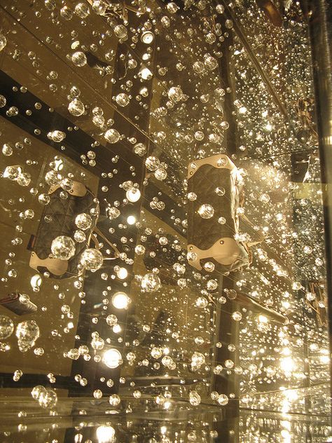 Louis Vuitton Window Display in Macy's - mirrored floor, lights and small faceted baubles catch and throw the light, making it look like champagne bubbles Louis Vuitton Window Display, Wow Photo, Champagne Bubbles, All That Glitters Is Gold, 카페 인테리어 디자인, All That Glitters, Mellow Yellow, Rain Drops, Window Display