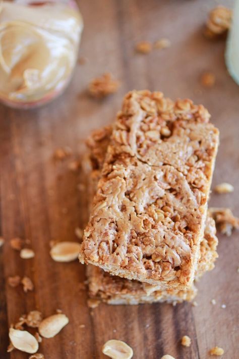 Crunchy Oatmeal Peanut Butter Oats 'n Honey Bars | http://www.halfbakedharvest.com/ Healthy Snack Bar Recipes, Diy Granola Bars, Honey Bars, Crunchy Oats, Oatmeal Granola Bars, Crunchy Oatmeal, Diy Granola, Snack Bar Recipes, Oatmeal Granola