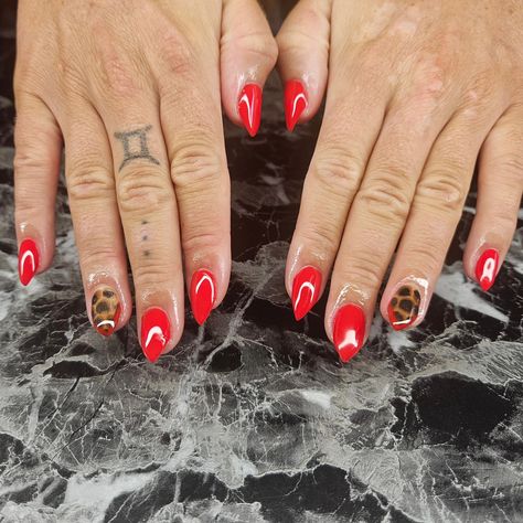 Can't go wrong with red and tortoise shell. Thank you Leanna! 💖 Swipe to see the 4 week retention. Services: Infill builder gel Silver tier art, option A Nail fix x2 #nailedit #nailsdesign #nailaddict #nailsofinstagram #fallnails #nailsofig #nailtrend #autumnlover #gelnails #beautifulnails #lovenails #cutenails #Cateye #autumn #naildesigns #handpaintedart #autumnlove #autumnishere #nailfluencer #Trendingnails #nailsalon #nailartist #nailsonfleek #helloautumn #Cateyenails #tortoiseshell #T... Red Alligator Nails, Alligator Nails, Frog Nails, Builder Gel, Cat Eye Nails, Hand Painting Art, Love Nails, Nails On Fleek, Hello Autumn