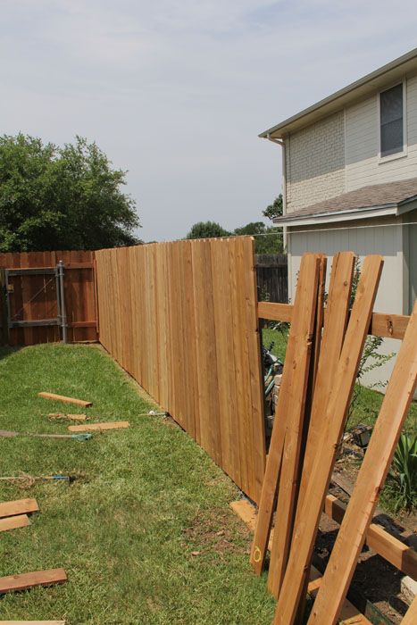 Installing a cedar wood fence Backyard Fencing Ideas, Backyard Fencing, Cedar Fence Boards, Cedar Wood Fence, Wood Fence Design, Modern Fence Design, Fence Designs, Fencing Ideas, Backyard Fence