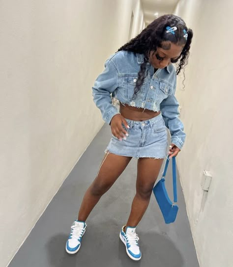 Baddie Jean Skirt Outfits, Jean Two Piece Outfit Black Women, 2 Piece Denim Outfit, Light Blue Birthday Outfit, Blue Jean Skirt Outfits Black Women, Jean Skirt Outfits Black Women, Denim Outfit Black Women, Punk Style Outfits, Fly Outfit