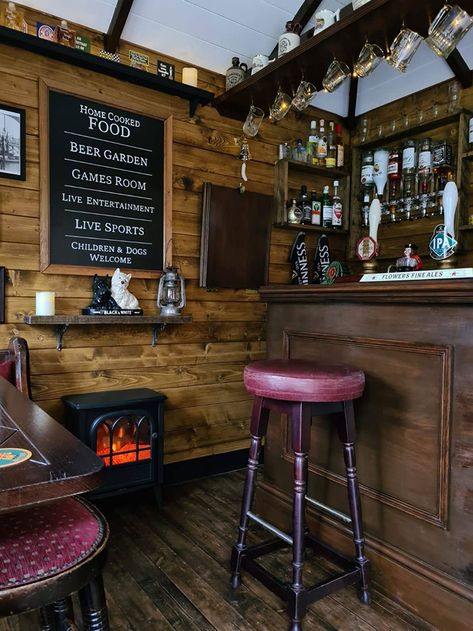 This Couple Builds A Mini Pub In A Garden, Stuns People With Its Handmade Interior | Bored Panda Backyard Pub, Backyard Cafe, Garden Bar Shed, Garden Pub, Garage Pub, Home Bar Plans, Pub Interior, Bar Shed, Retirement House