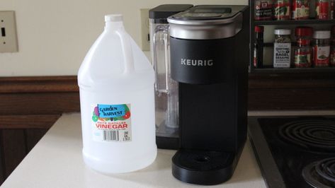 How to descale a Keurig with vinegar Cleaning Keurig With Vinegar, Descale Keurig, Keurig Cleaning, Extra Large Coffee Mugs, Keurig Coffee Makers, Keurig Coffee, Best Coffee Maker, Single Serve Coffee, Vinegar And Water