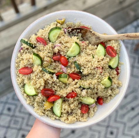 Grilled Greek Chicken & Quinoa Salad (Low-FODMAP variation included!) Low Fodmap Salad, Fodmap Salad, Chicken Quinoa Salad, Low Fodmap Diet Recipes, Garlic Infused Olive Oil, Fodmap Diet Recipes, Delicious Paleo Recipes, Chicken Quinoa, Low Fodmap Diet