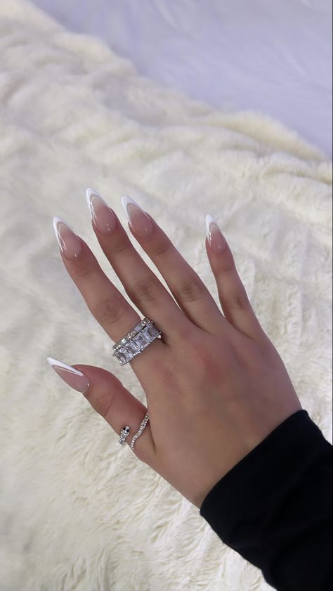 Formal Nails Acrylic Coffin, White On White French Tip Nails Almond, Business Woman Nails, Coffin Acrylic Nails French Tip, Going Out Nails, Clubbing Nails, V French Tip, Pink Tip Nails, Romantic Nails