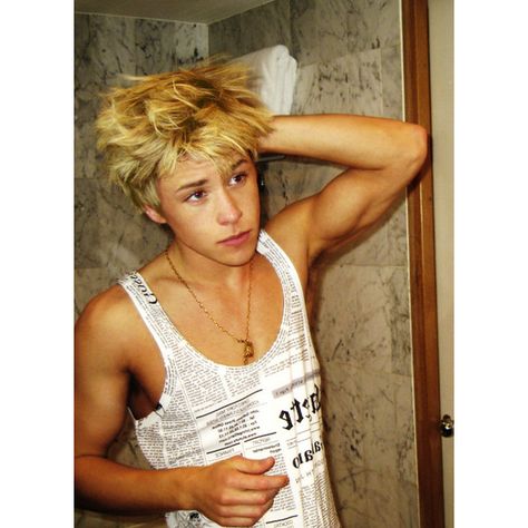 mitch hewer | Tumblr ❤ liked on Polyvore featuring mitch hewer and people Maxxie Skins, Maxxie Oliver, Mitch Hewer, Skins Gen 1, Oki Doki, Skin Aesthetics, Skins Uk, Trainspotting, Blonde Boys