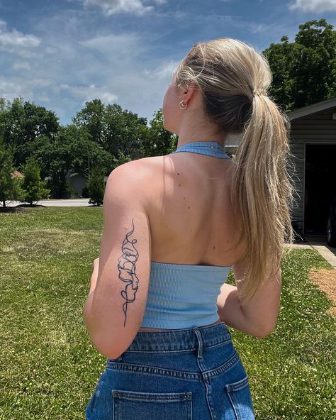 A blonde girl wearing a blue halter top and blue jeans with a Gemini tattoo on the back of her arm Gemini Shoulder Tattoo, Gemini Arm Tattoo, Gemini Animal Tattoo, Gemini Spine Tattoo, Gemini Tattoo For Women, Arm Tattoos For Women Forearm, Gemini Tattoos, Tattoo On The Back, Tattoos Inspo