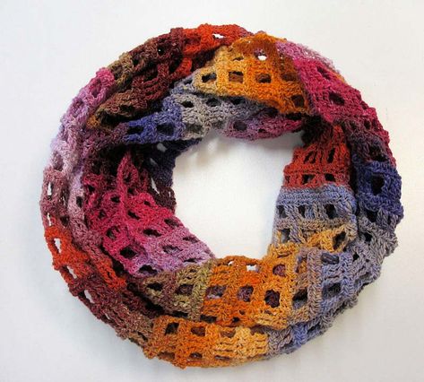 PATRÓN GRATIS Hermosa Bufanda Blocks Arcoiris en Crochet - Crochetisimo Simple Scarf Crochet Pattern, Crocheted Scarf, Crochet Infinity Scarf, Scarf Knitting Patterns, Scarf Crochet Pattern, Knit Picks, Crochet Cowl, Scarf Pattern, Crochet Scarves